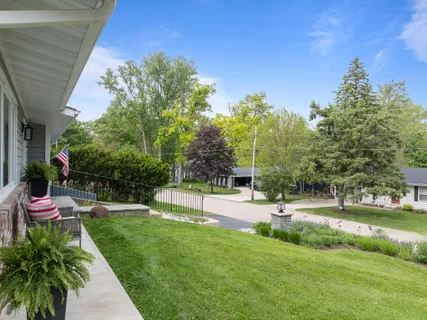 $825,000 | 860 Trails End Drive, Fontana, WI 53125