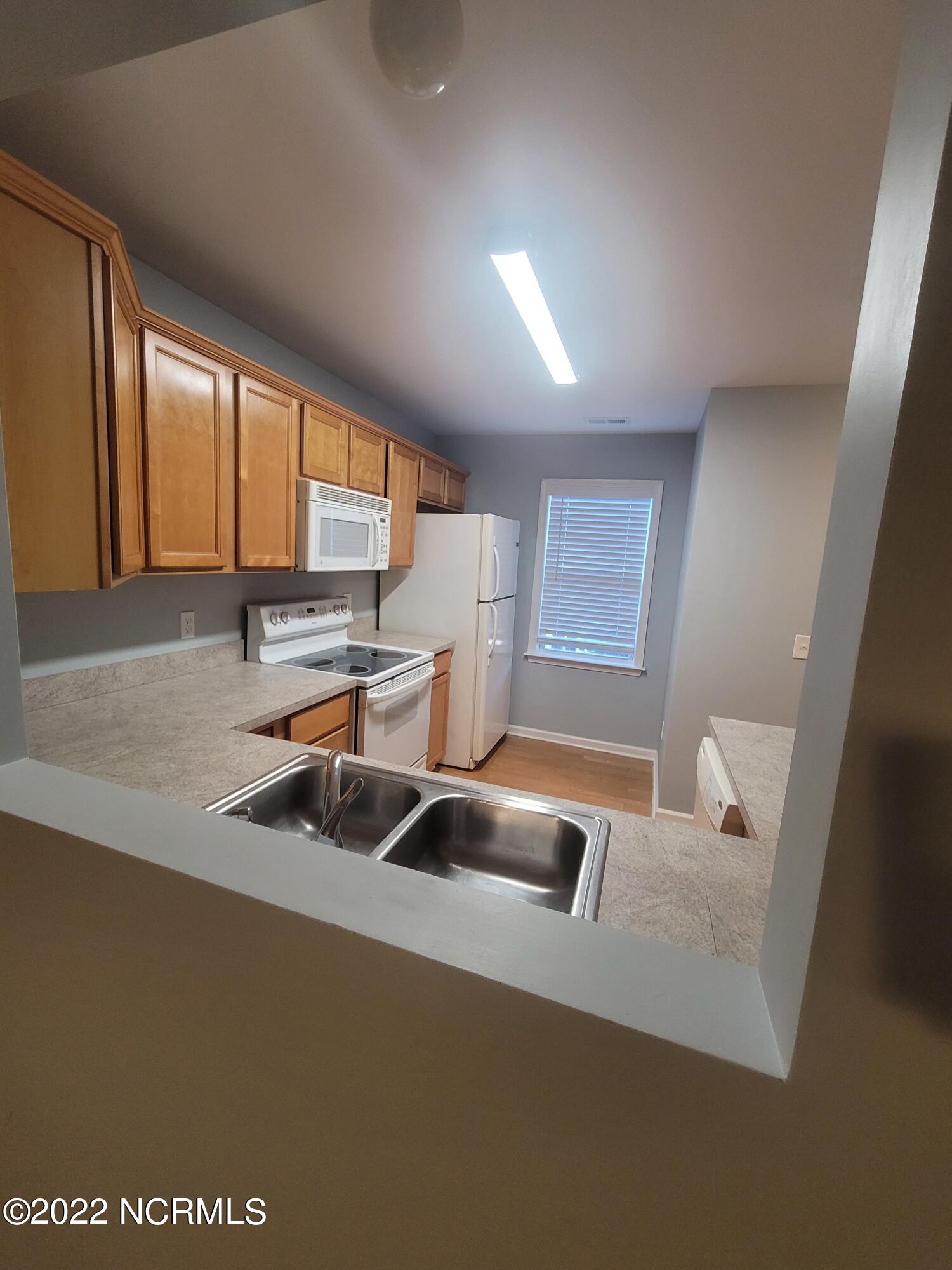 5132 Greenville Loop Road, Unit B Wilmington, NC 28409 - Photo 3 of 17 3