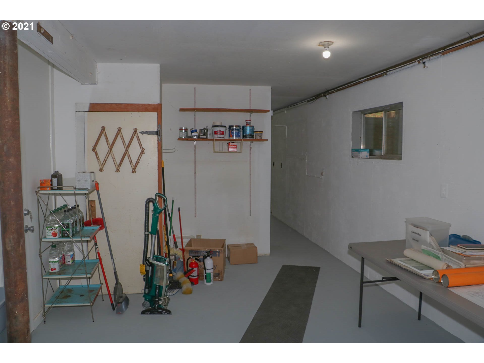 333 Coates Road Tenmile, OR 97481 - Photo 11 of 27 a view of a workspace