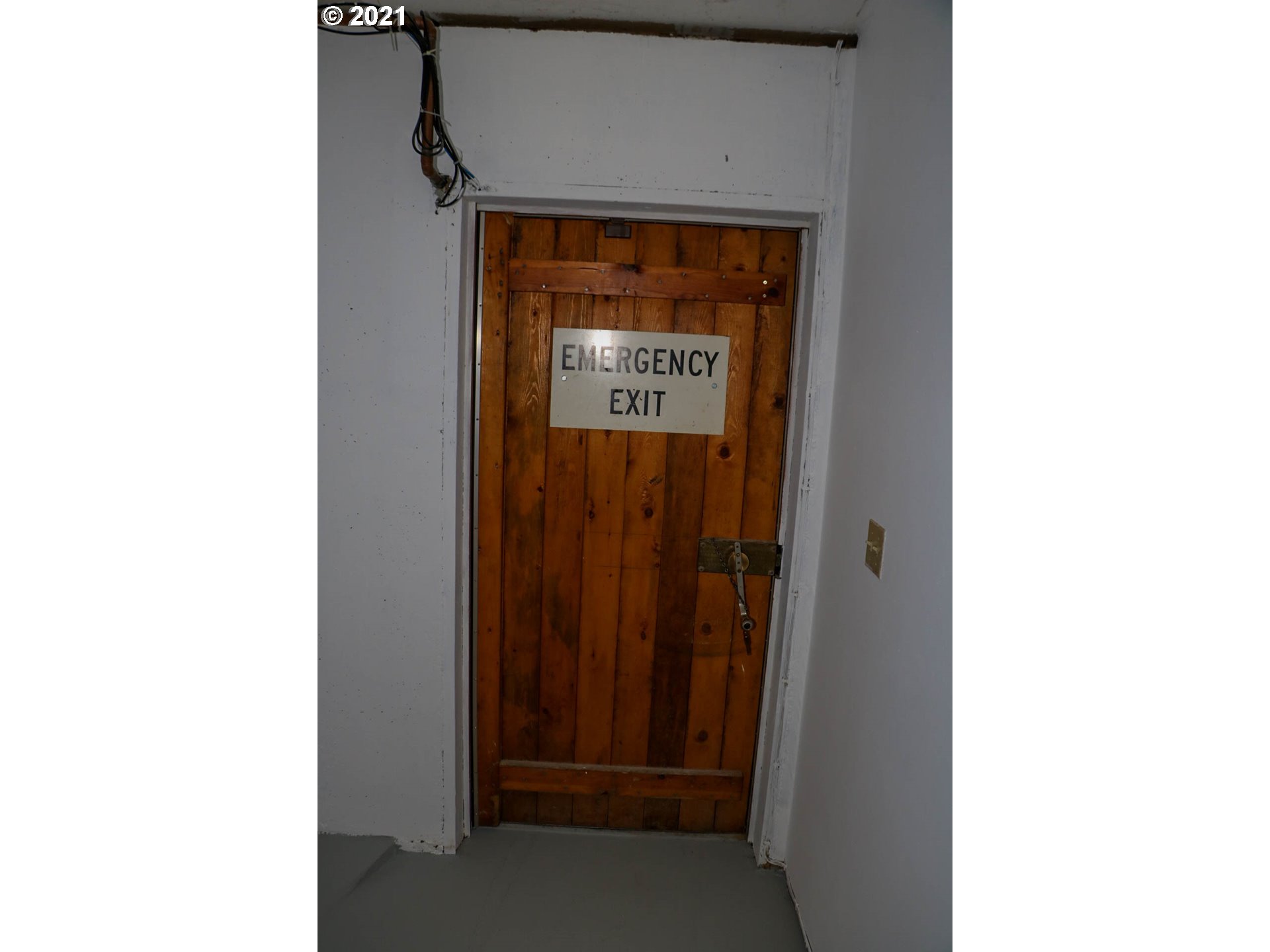 333 Coates Road Tenmile, OR 97481 - Photo 14 of 27 a view of a hallway with wooden door
