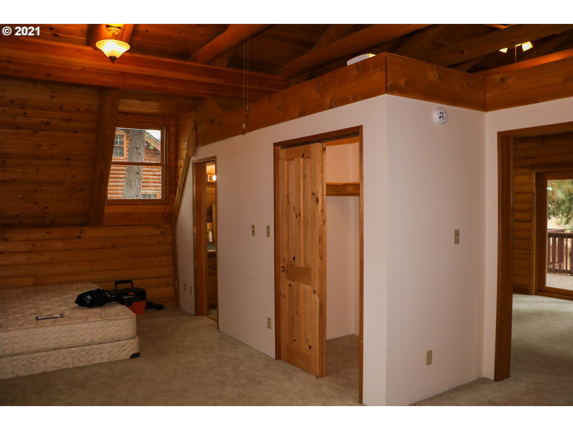 333 Coates Road Tenmile, OR 97481 - Photo 21 of 27 a view of an entryway