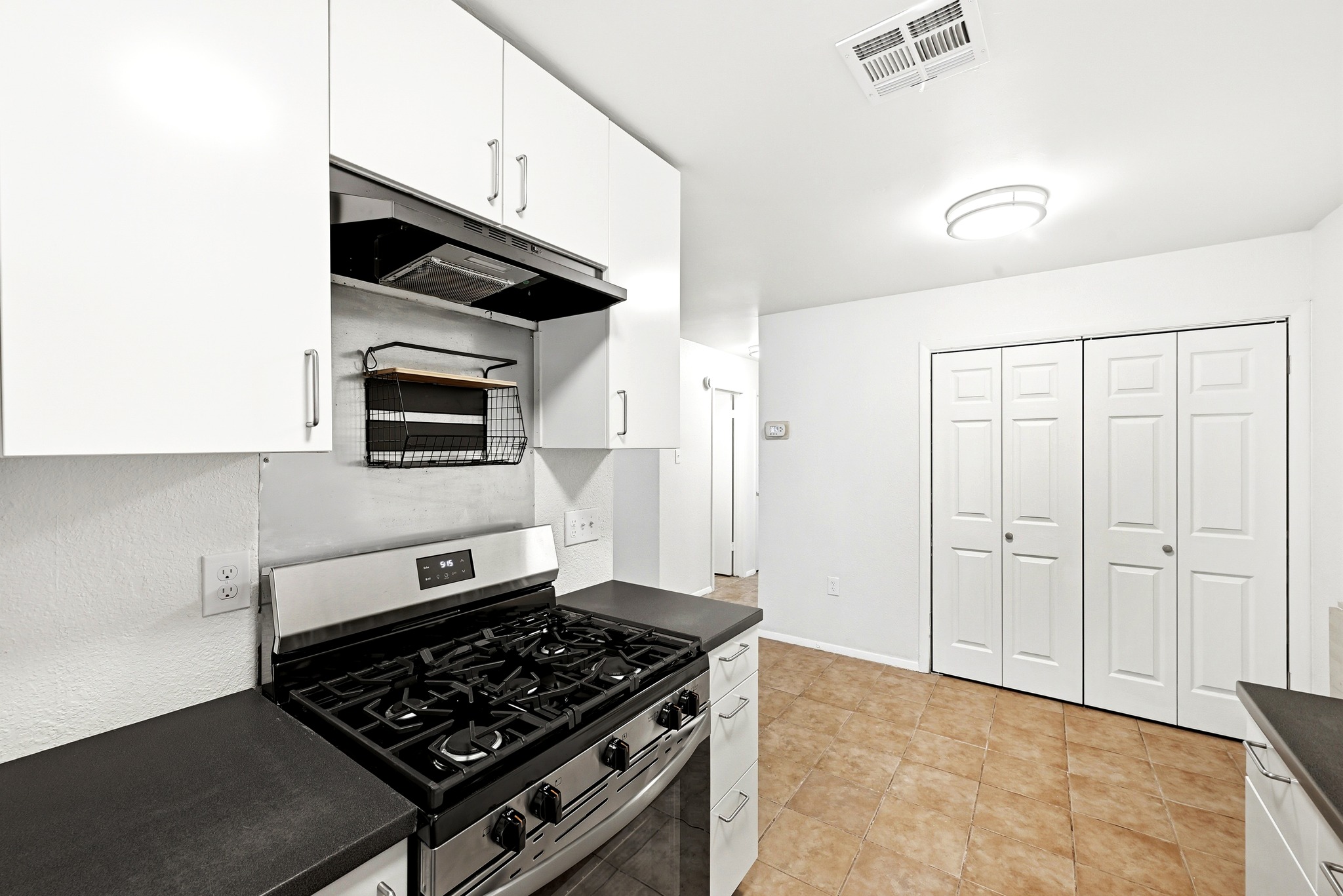 910 Bret Lane, Unit A Austin, TX 78721 - Photo 13 of 35 Gallery Image 13