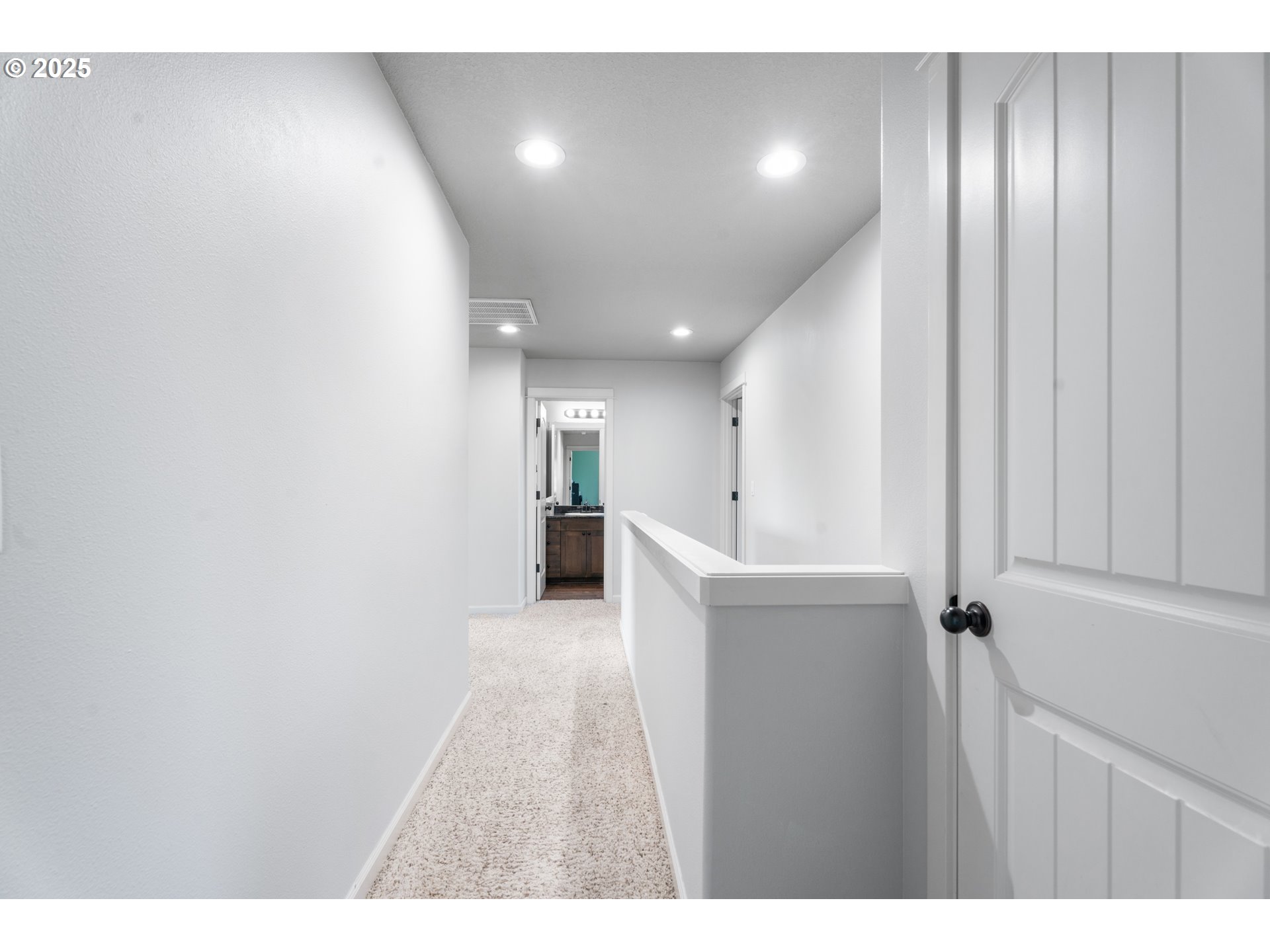 218 Finneys Avenue Molalla, OR 97038 - Photo 28 of 43 Hallway