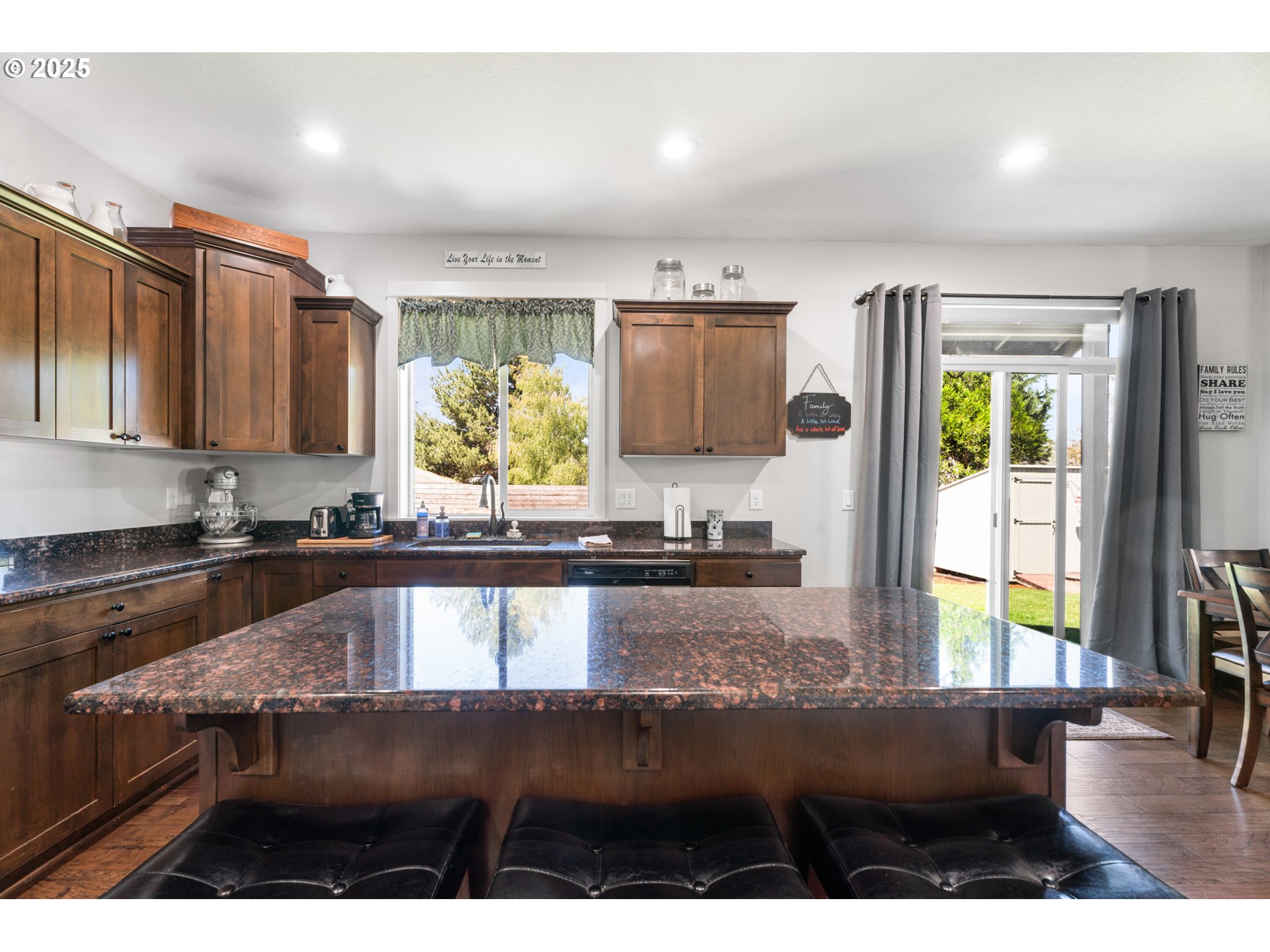 218 Finneys Avenue Molalla, OR 97038 - Photo 6 of 43 Kitchen