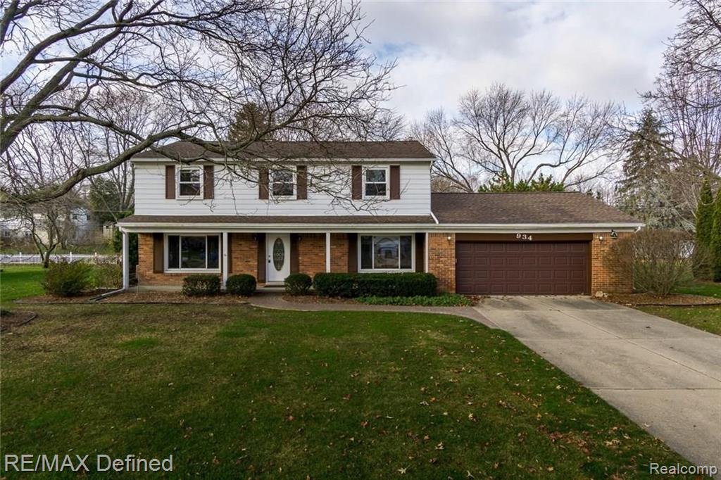934 Spartan Court Rochester Hills, MI 48309 - Photo 2 of 35