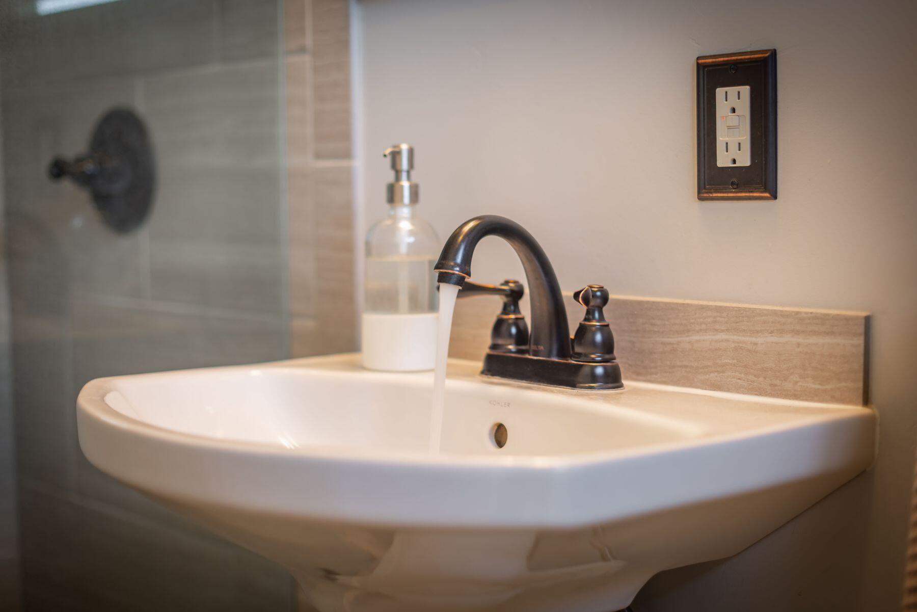 351 Sunset Avenue Oak View, CA 93022 - Photo 38 of 39 a bathroom with a sink