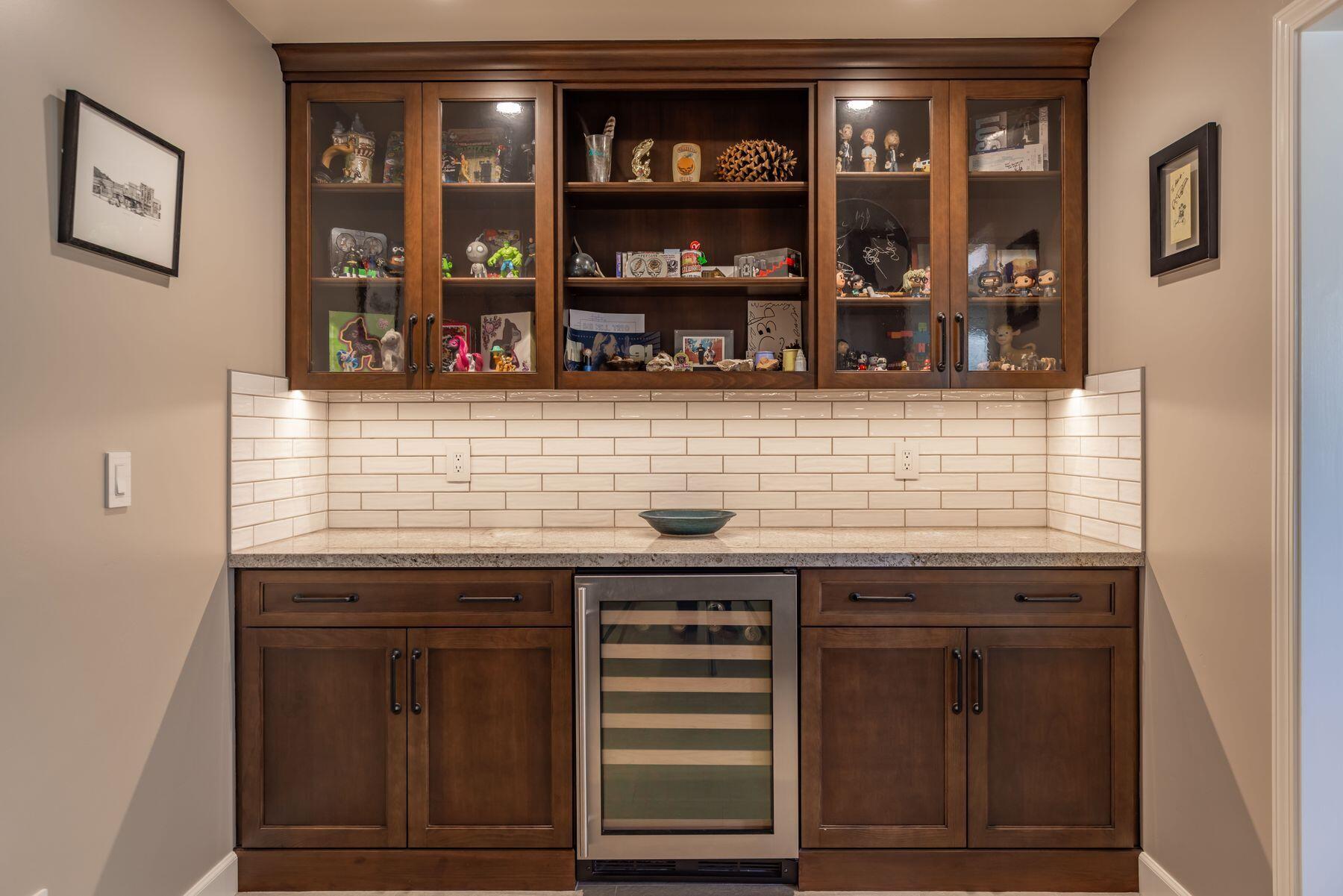 351 Sunset Avenue Oak View, CA 93022 - Photo 7 of 39 a view of a kitchen from the hallway