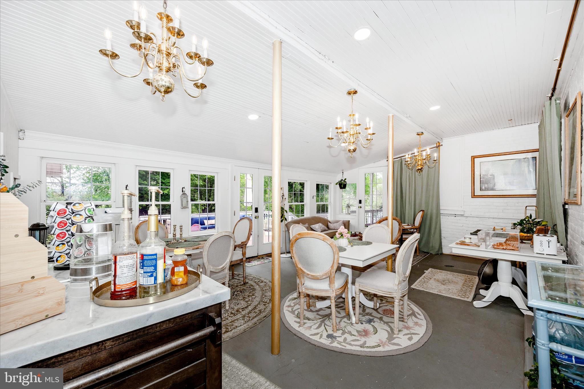 3823 Roundtree Road Jefferson, MD 21755 - Photo 12 of 50 Sunroom dining area