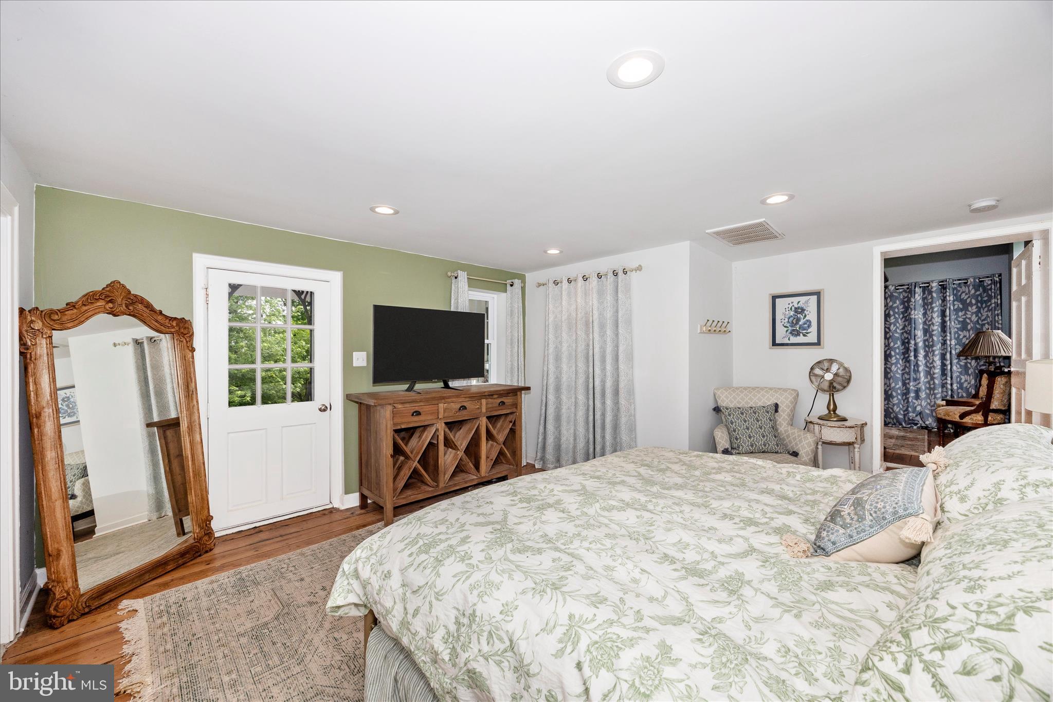 3823 Roundtree Road Jefferson, MD 21755 - Photo 24 of 50 Primary Bedroom exit to balcony