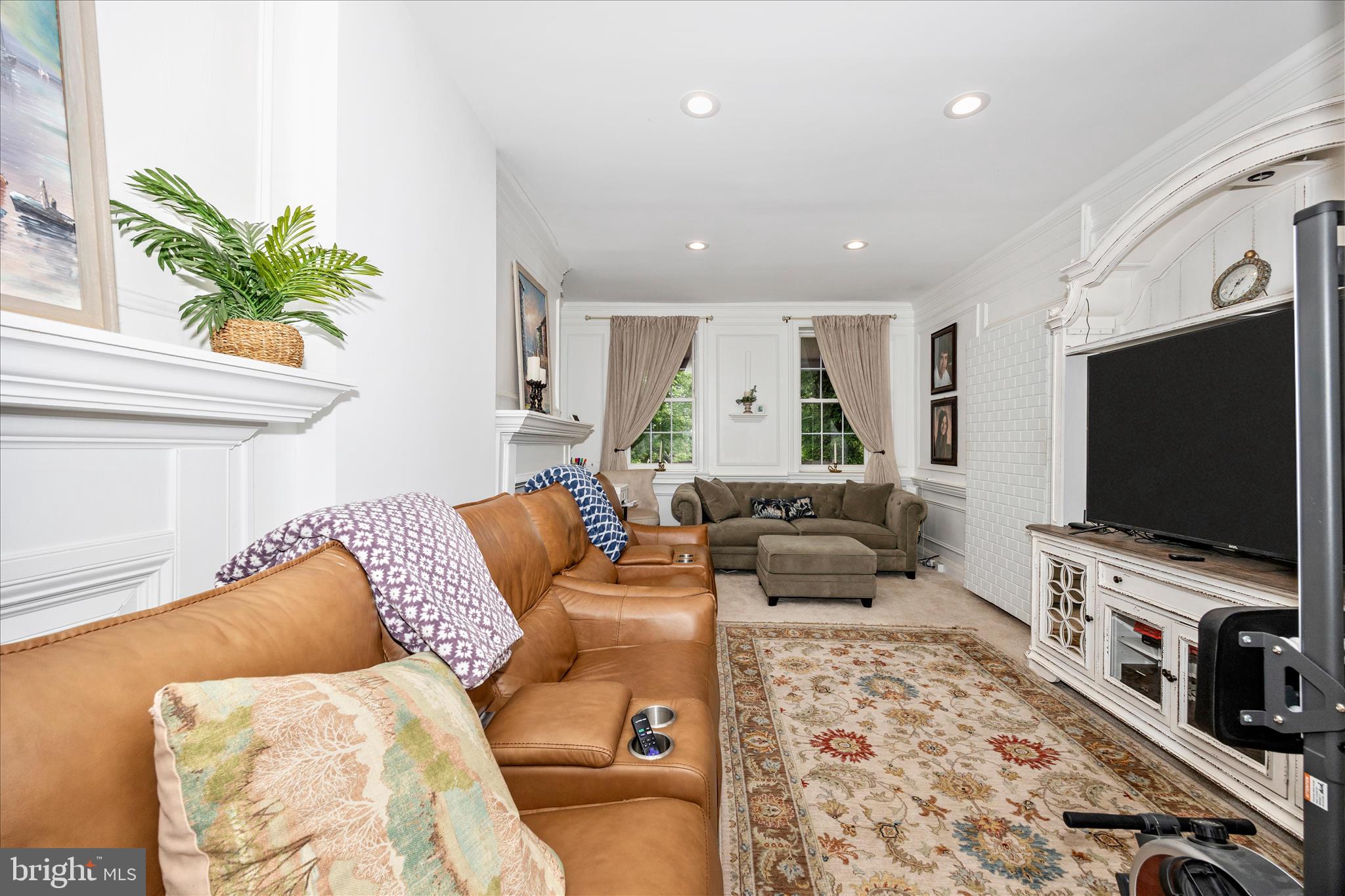 3823 Roundtree Road Jefferson, MD 21755 - Photo 5 of 50 Living Room