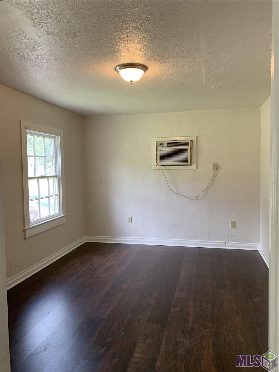 4756 Frey Street Baton Rouge, LA 70805 - Photo 9 of 11 livingroom