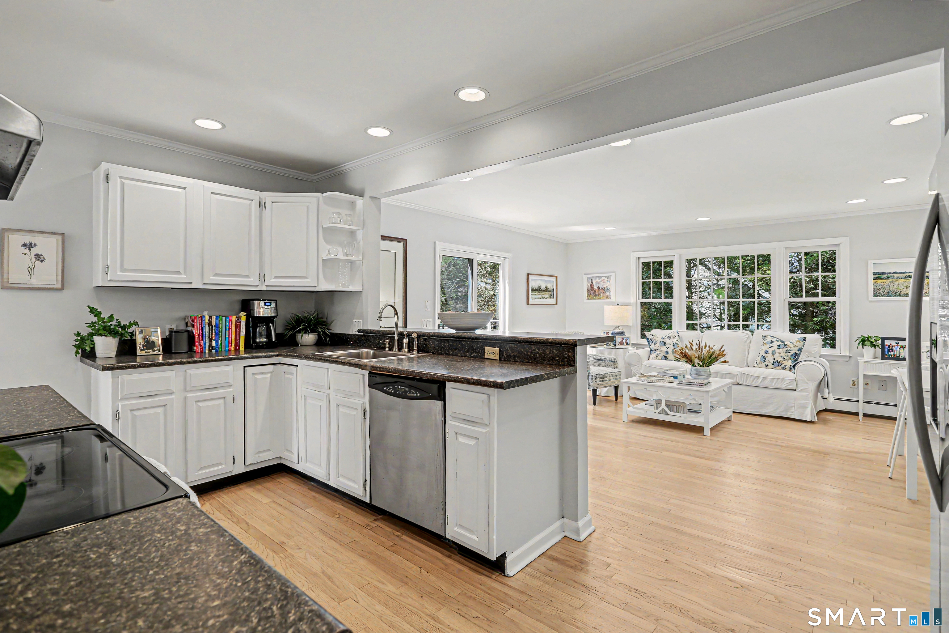33 Walmsley Road Darien, CT 06820 - Photo 11 of 37