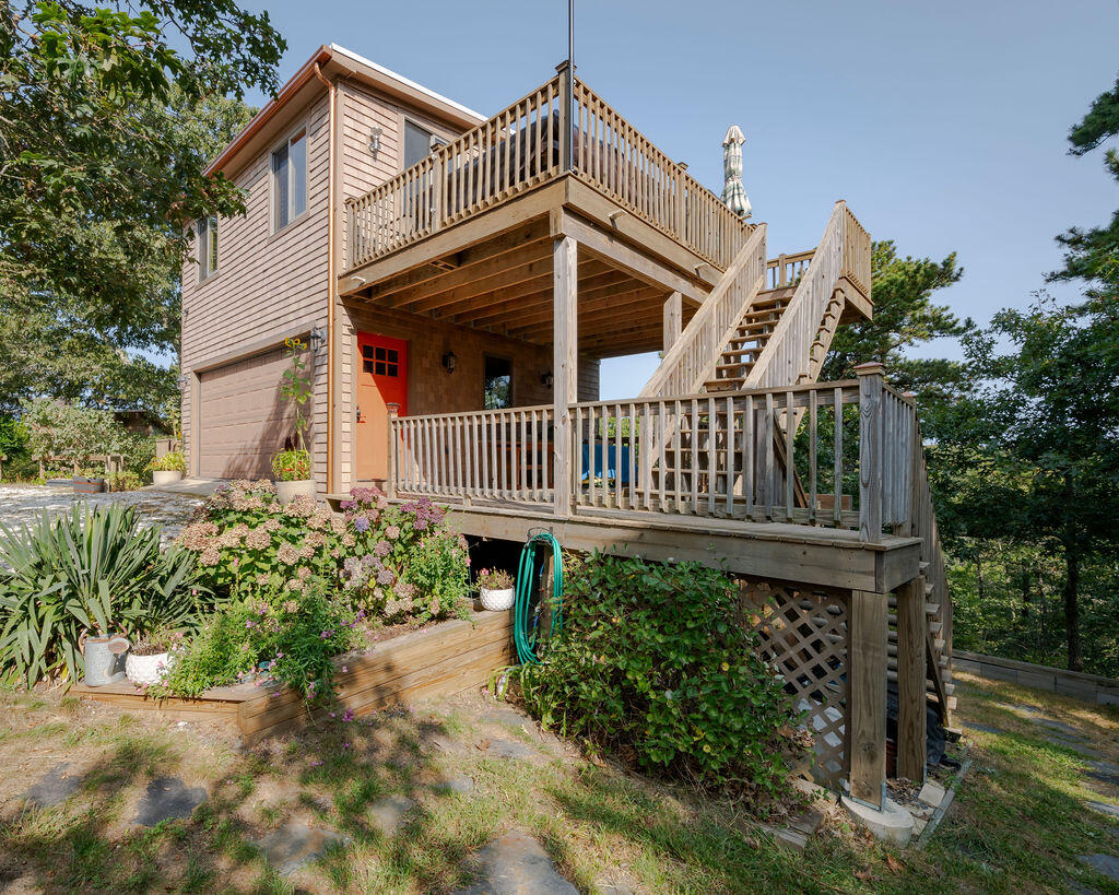 9 Kinnikinnick Road Truro, MA 02666 - Photo 24 of 38 GUEST HOUSE-RIGHT SIDE VIEW-(20)
