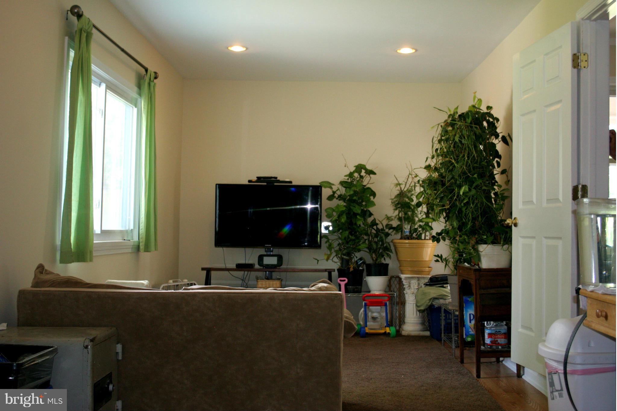7412 Castle Road Manassas, VA 20109 - Photo 8 of 15 Family Room