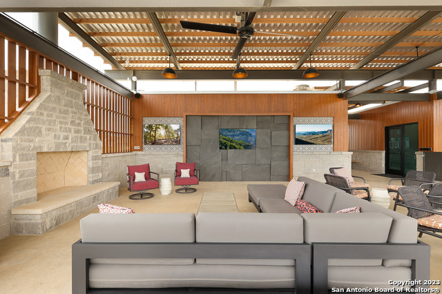 5386 Ranch Road 1376, Unit 191 Fredericksburg, TX 78624 - Photo 18 of 23 a living room with furniture