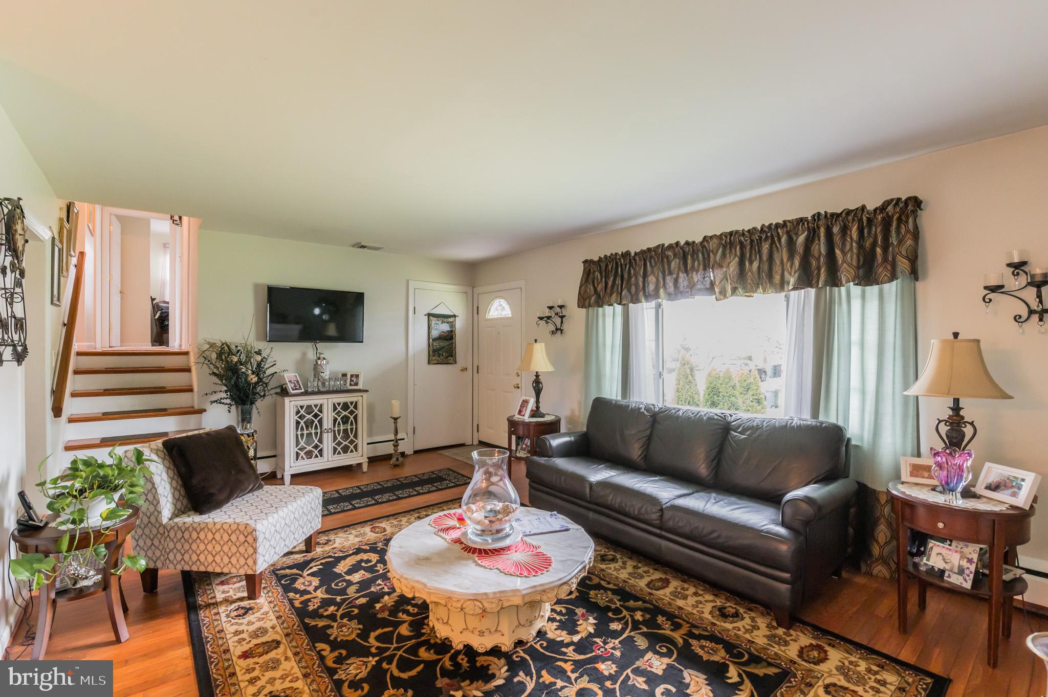 46 Laubert Road Conshohocken, PA 19428 - Photo 3 of 30 Front living room