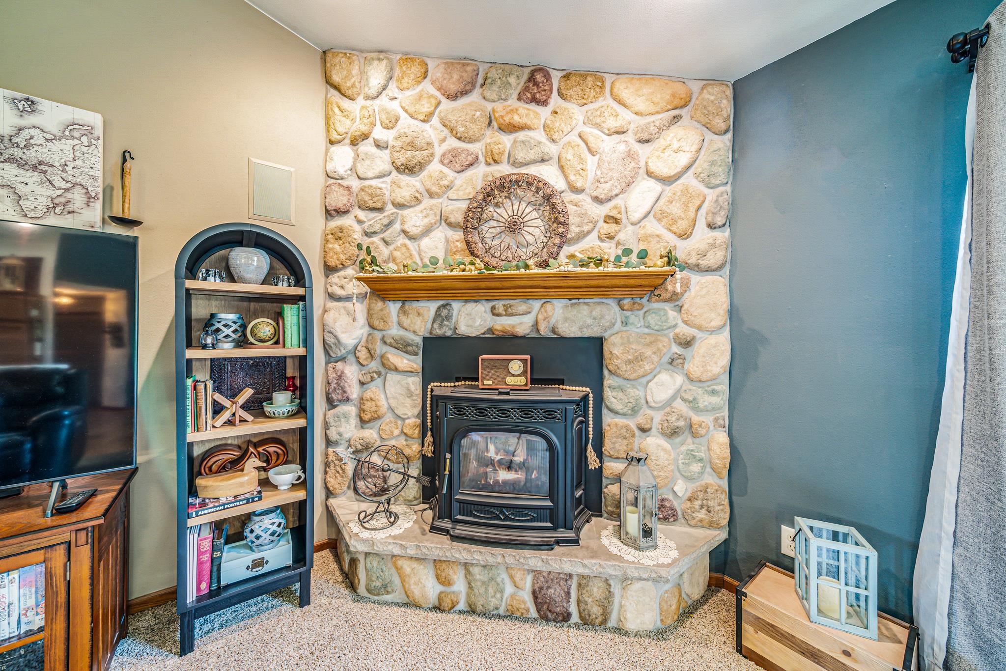 1108 Mistletoe Lane Winneconne, WI 54986 - Photo 6 of 46