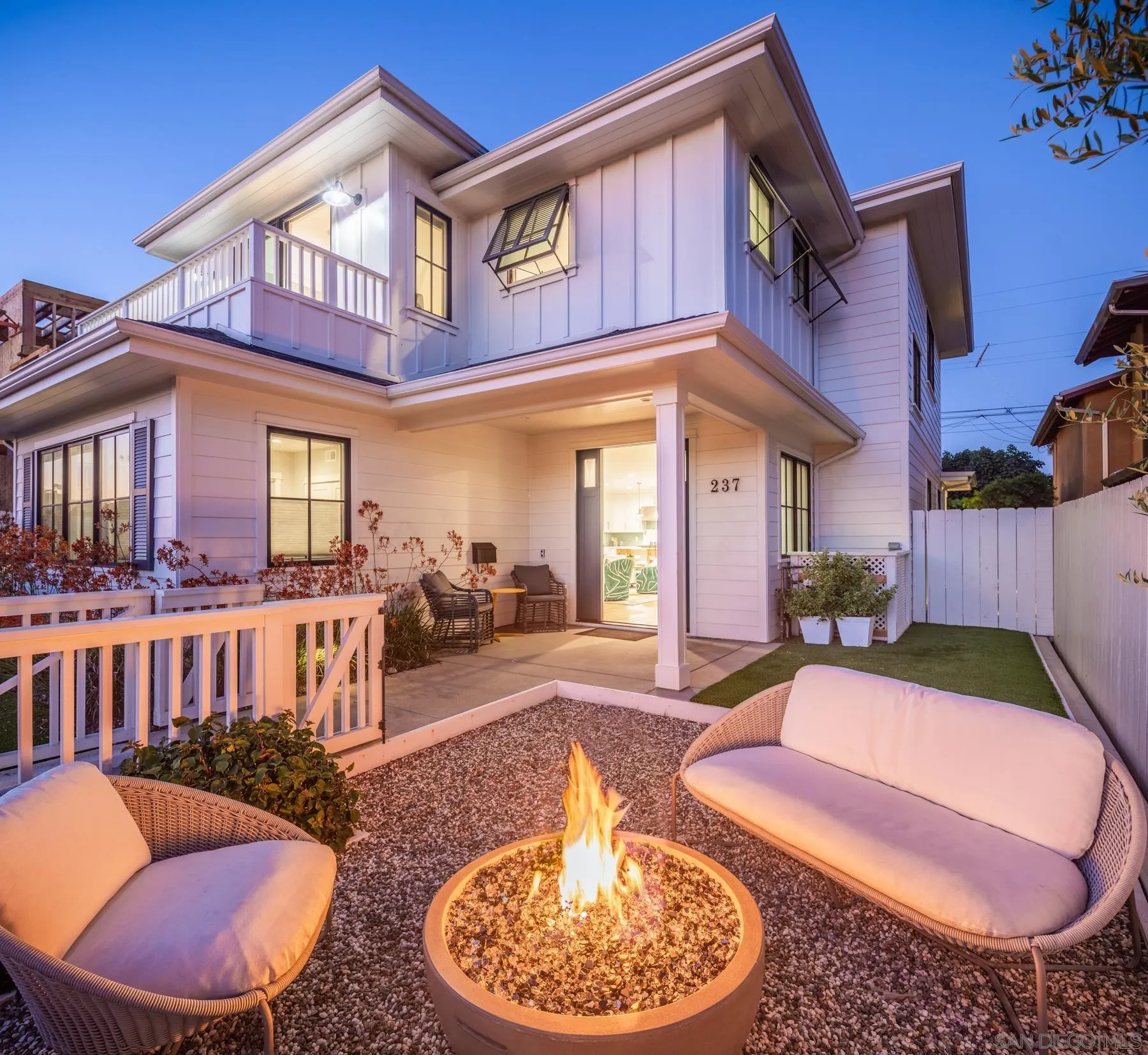 237 La Mesa Avenue Encinitas, CA 92024 - Photo 1 of 40