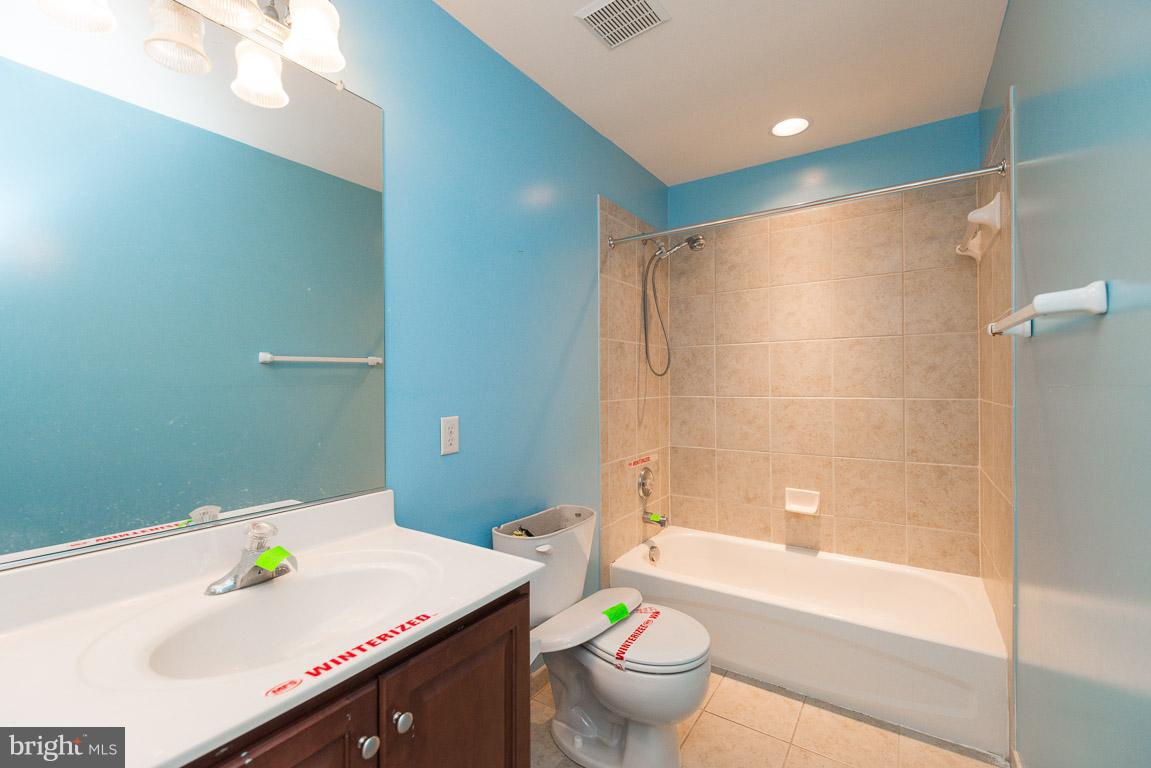 8031 High Castle Road Ellicott City, MD 21043 - Photo 11 of 23 Bath