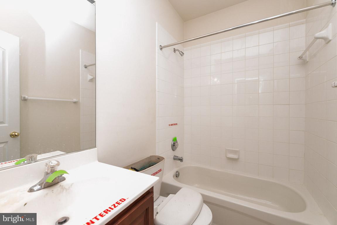 8031 High Castle Road Ellicott City, MD 21043 - Photo 17 of 23 Bath