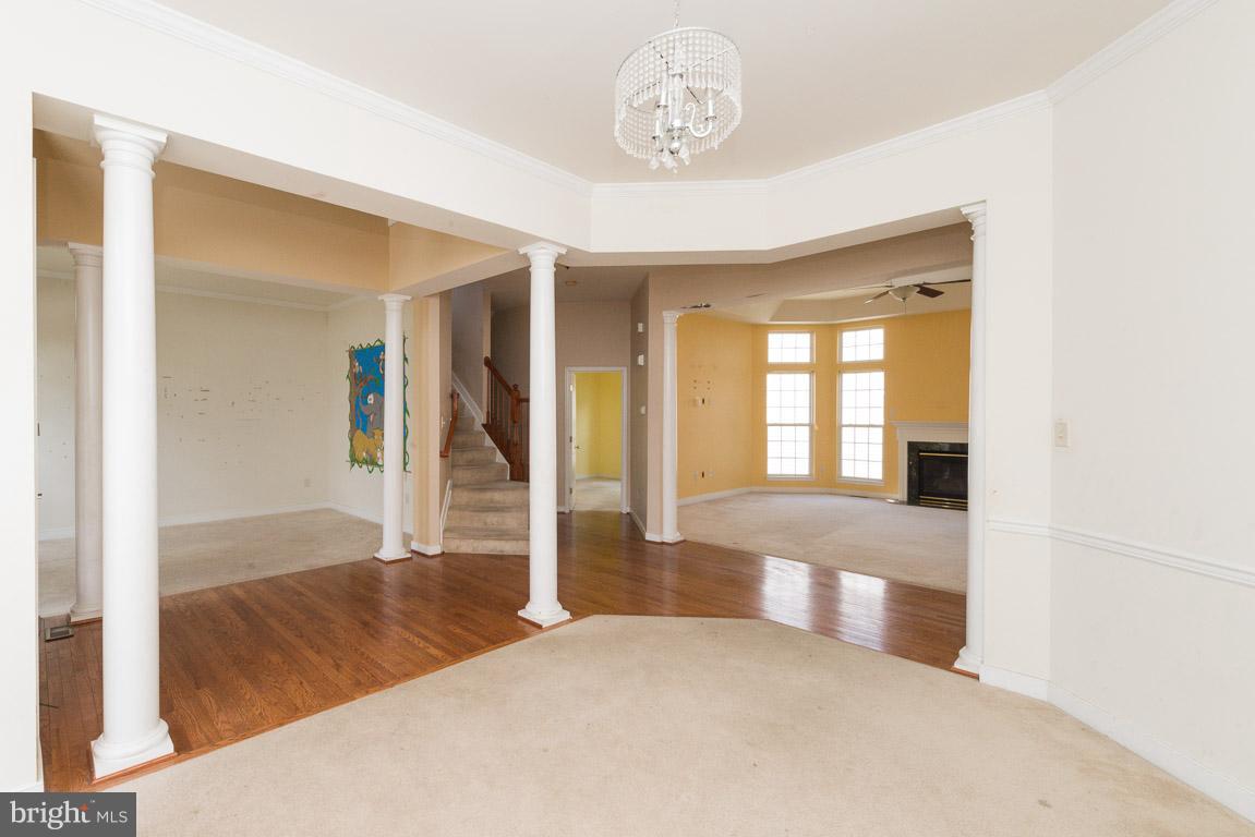 8031 High Castle Road Ellicott City, MD 21043 - Photo 3 of 23 Living Room