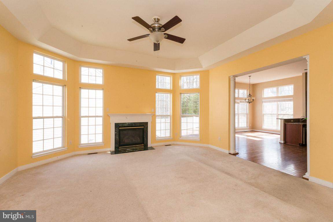 8031 High Castle Road Ellicott City, MD 21043 - Photo 5 of 23 Living Room