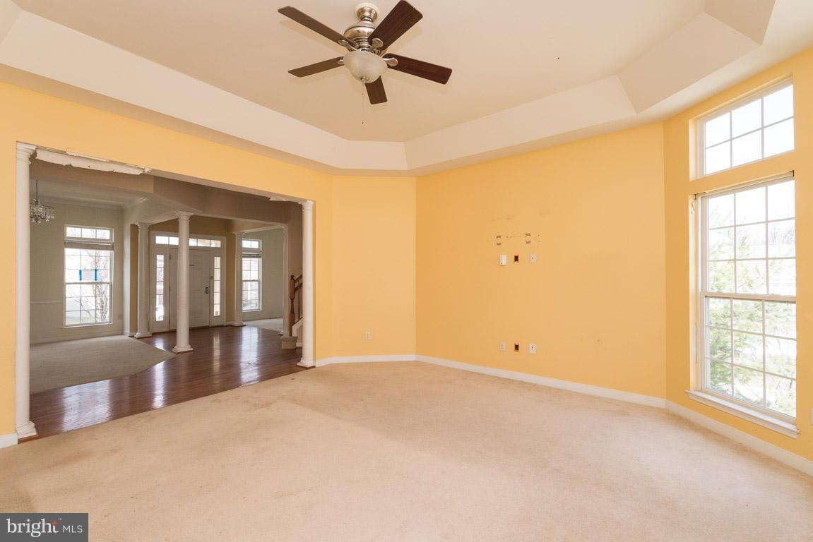 8031 High Castle Road Ellicott City, MD 21043 - Photo 6 of 23 Living Room