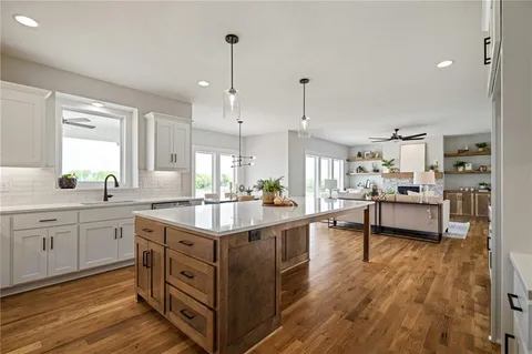 $658,500 | 25010 West 142nd Street, Olathe, KS 66061