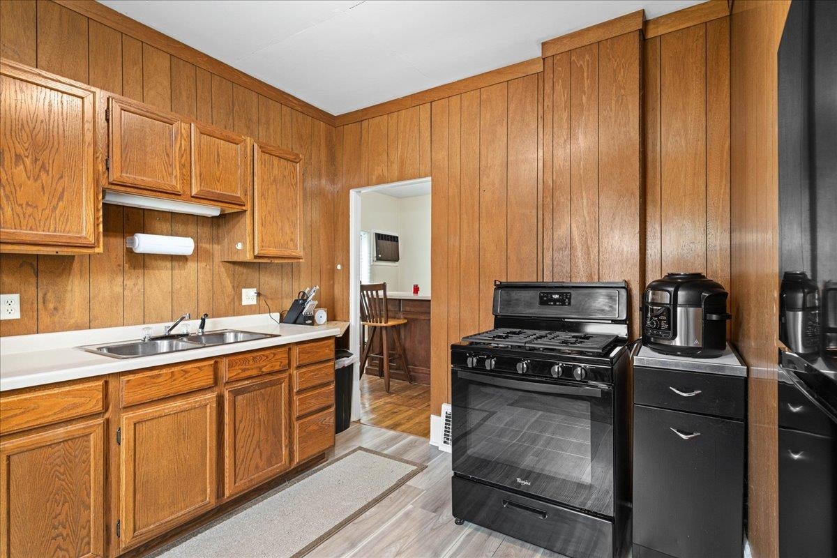 415 10th Avenue Two Harbors, MN 55616 - Photo 12 of 40