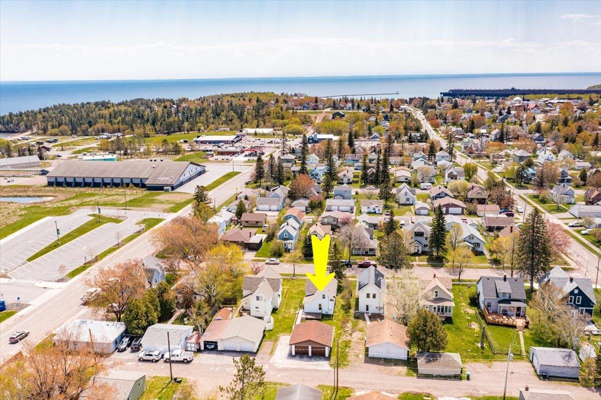 415 10th Avenue Two Harbors, MN 55616 - Photo 3 of 40