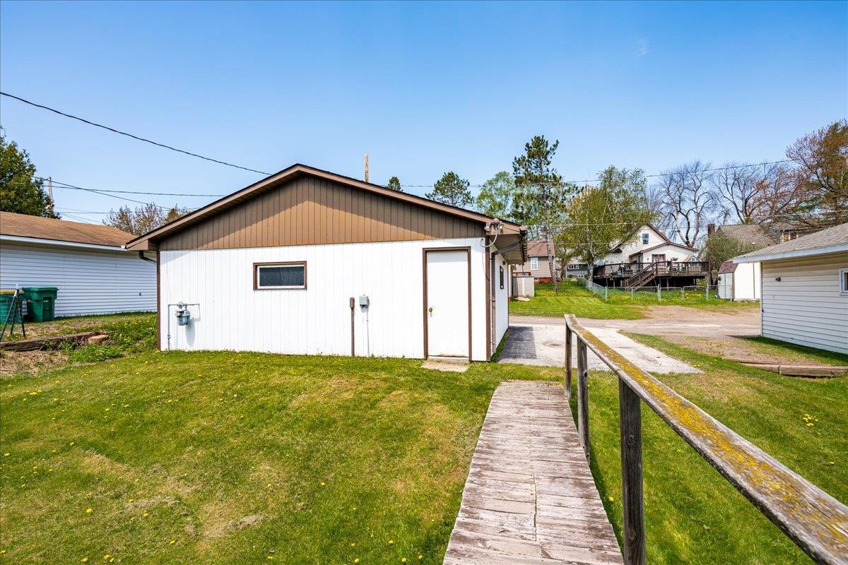 415 10th Avenue Two Harbors, MN 55616 - Photo 32 of 40