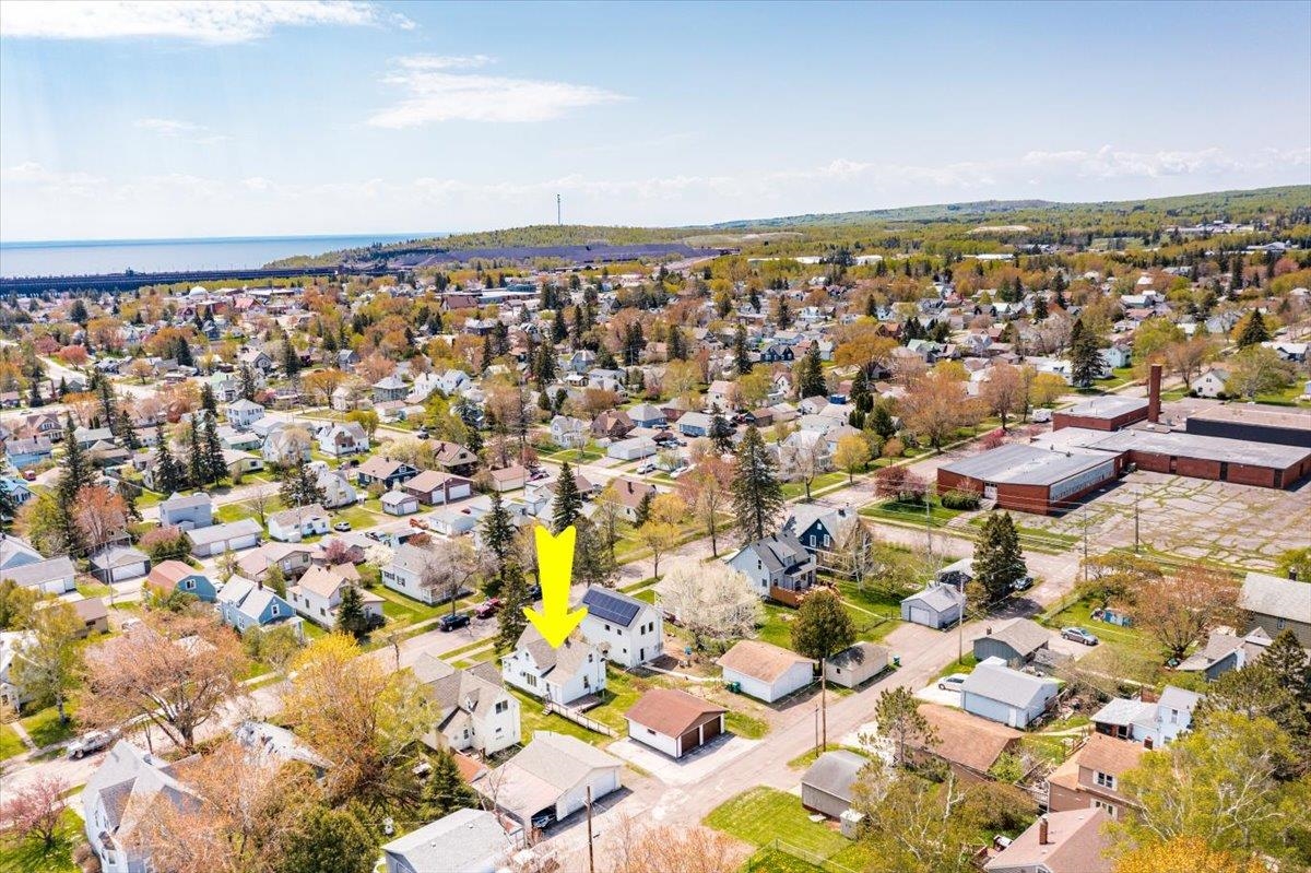 415 10th Avenue Two Harbors, MN 55616 - Photo 4 of 40