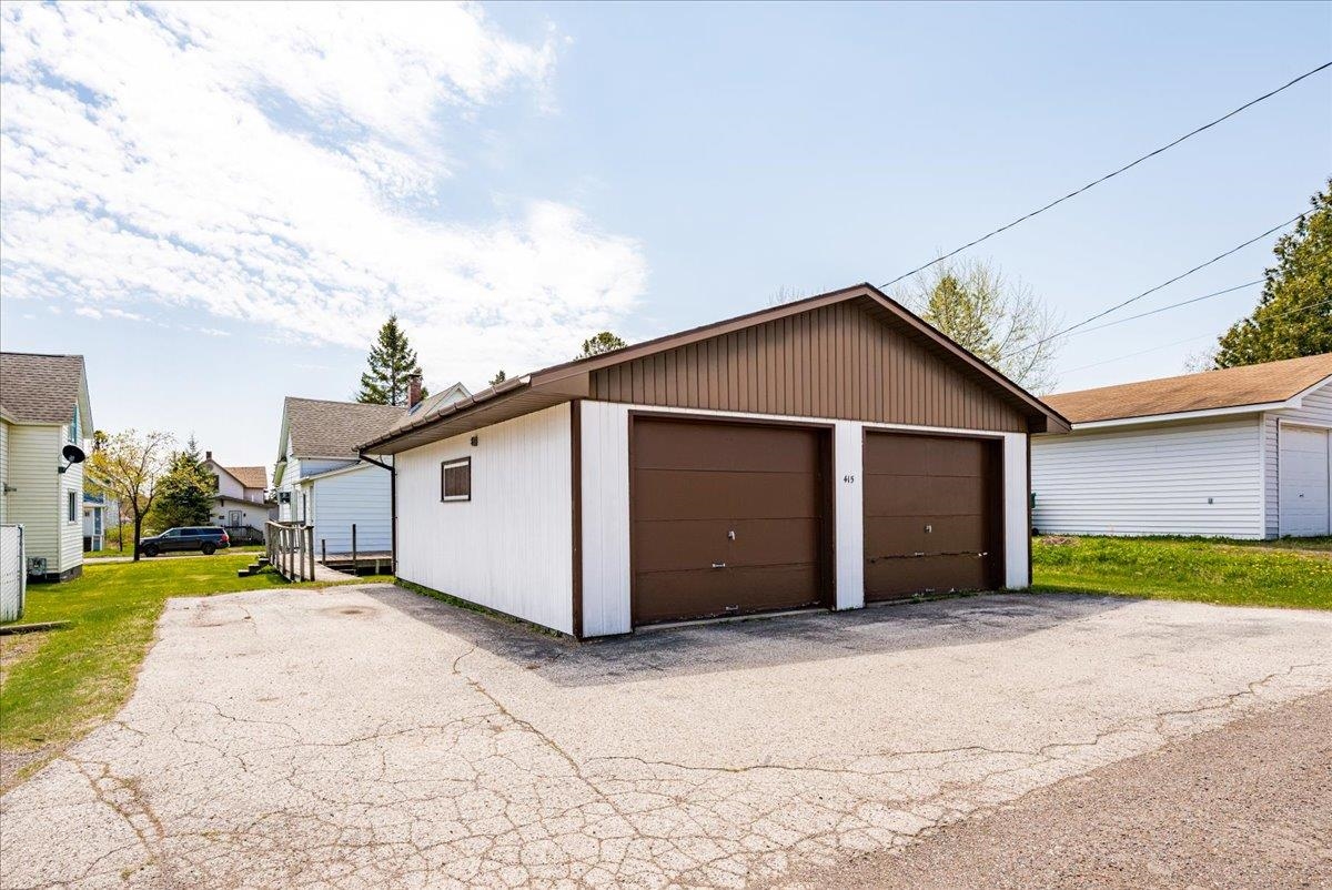 415 10th Avenue Two Harbors, MN 55616 - Photo 5 of 40