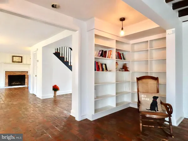 a view of a livingroom with furniture and workspace