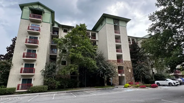 $370,000 | 212 Dollywood Lane, Unit 420, Pigeon Forge, TN 37863