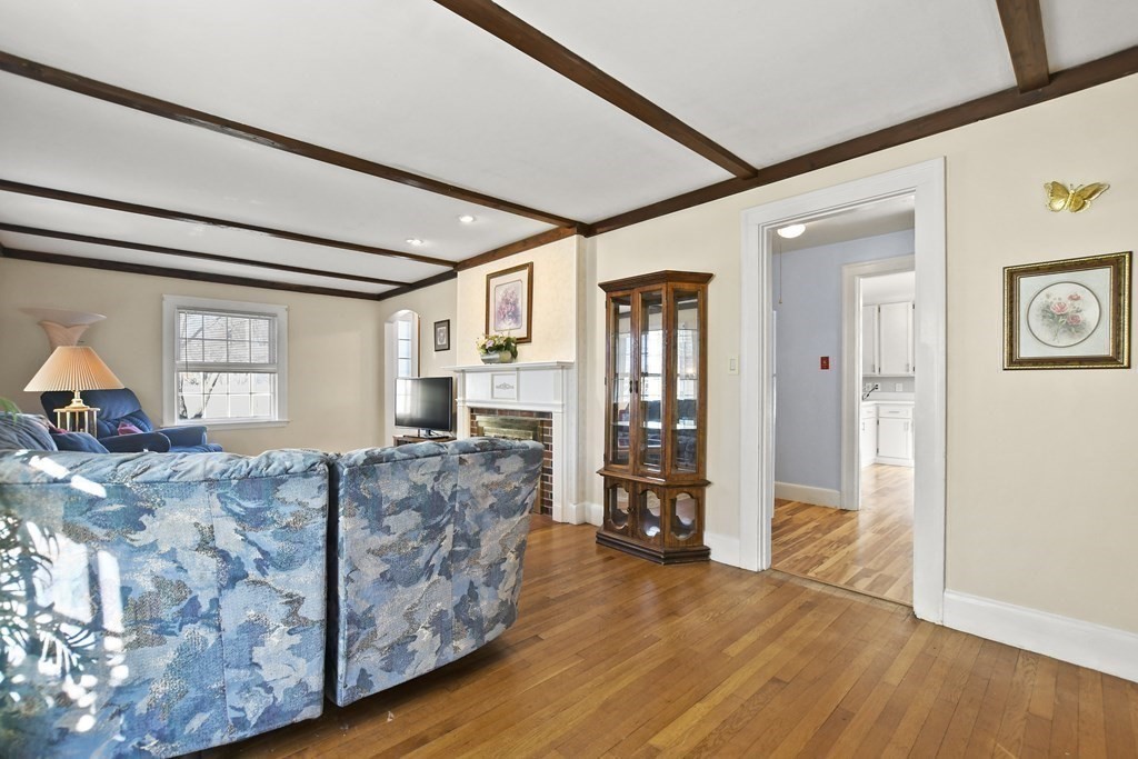 75 Edwin Road Waltham, MA 02453 - Photo 11 of 38 Gallery Image 11