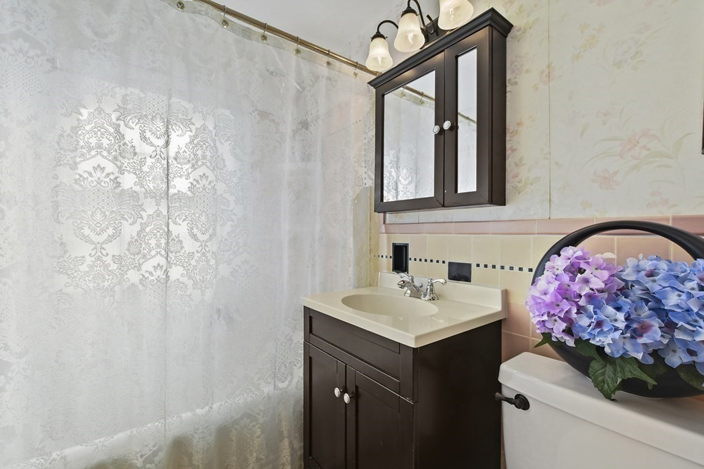 75 Edwin Road Waltham, MA 02453 - Photo 25 of 38 Gallery Image 25