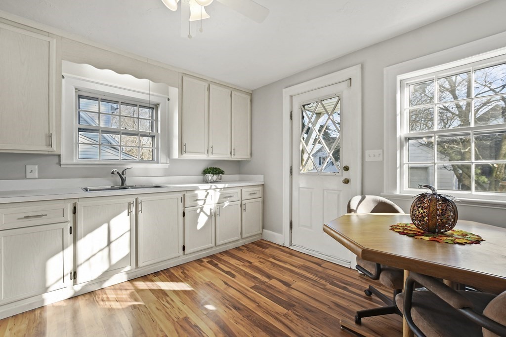 75 Edwin Road Waltham, MA 02453 - Photo 4 of 38 Gallery Image 4