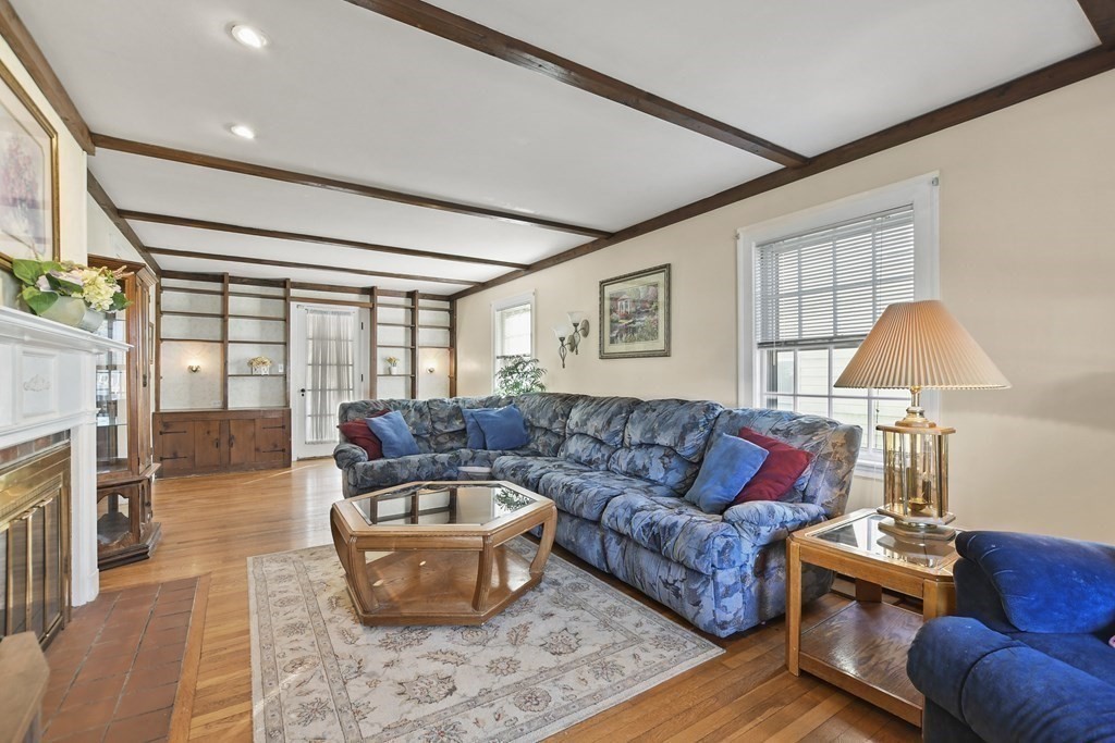 75 Edwin Road Waltham, MA 02453 - Photo 8 of 38 Gallery Image 8