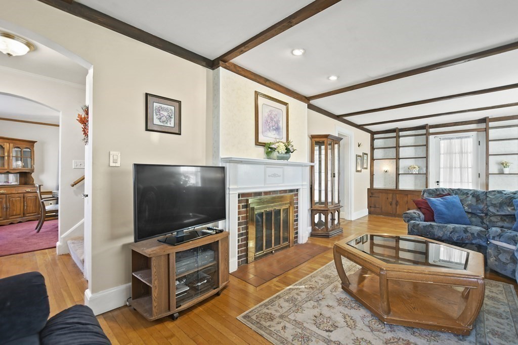 75 Edwin Road Waltham, MA 02453 - Photo 9 of 38 Gallery Image 9