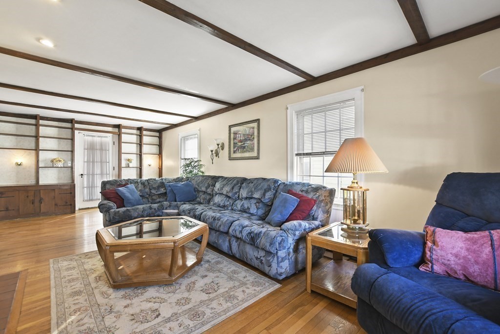 75 Edwin Road Waltham, MA 02453 - Photo 10 of 38 Gallery Image 10