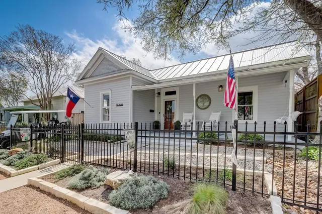 $539,900 | 546 South Academy Avenue, New Braunfels, TX 78130