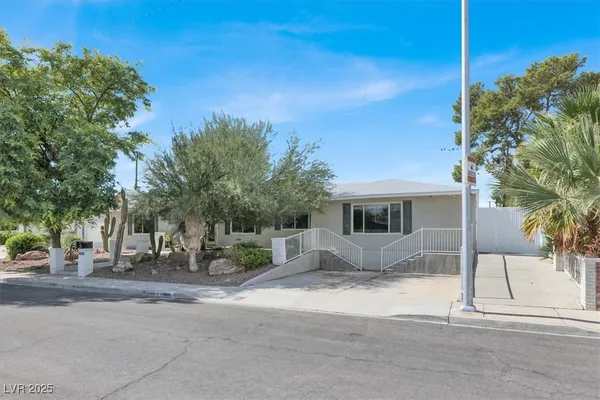 $4,000 | 1600 Eaton Drive, Las Vegas, NV 89102