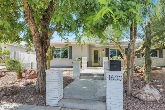 $4,000 | 1600 Eaton Drive, Las Vegas, NV 89102