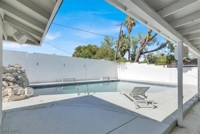 $4,000 | 1600 Eaton Drive, Las Vegas, NV 89102