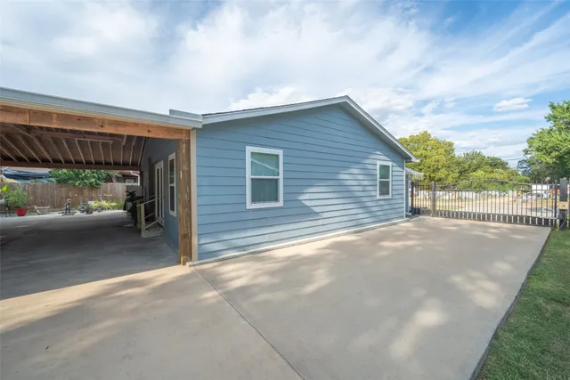 a view of a house with a garage