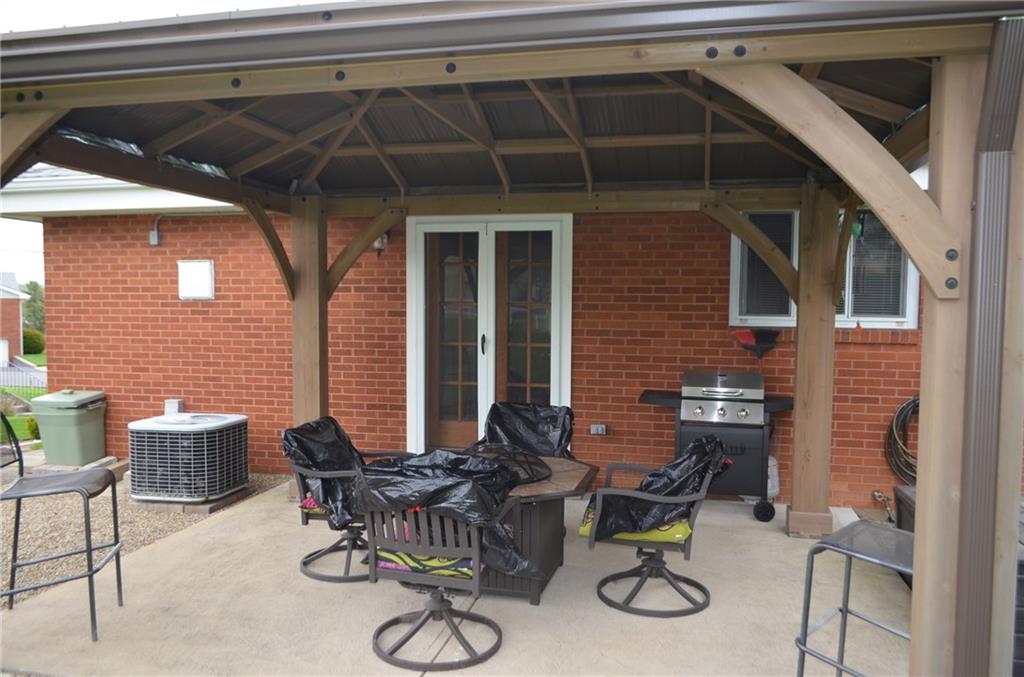132 Starling Drive McKees Rocks, PA 15136 - Photo 6 of 25 Additional view of the back patio