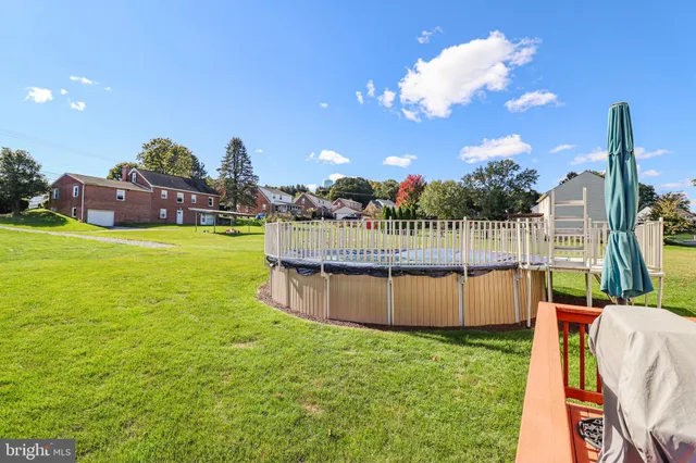 a view of a tennis court