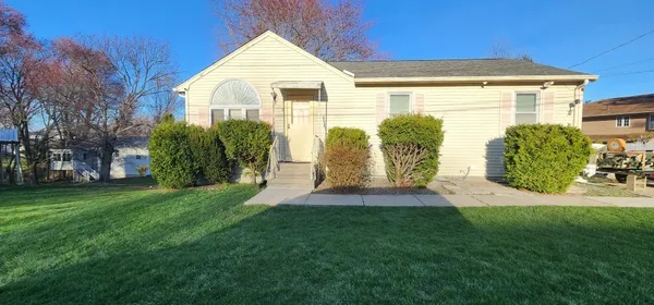 $460,000 | 5 Barnes Avenue, Johnston, RI 02919