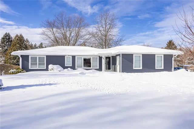 $279,900 | 7497 Lake Avenue, Williamson, NY 14589